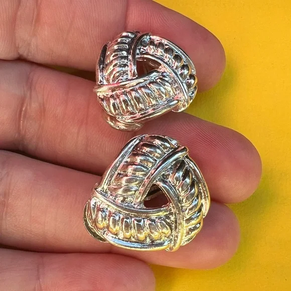 Vintage Napier Clip On Classic Earrings Silver Tone Ribbed Knot - Picture 6 of 6